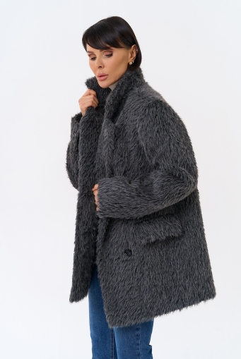 Миниатюра фотографии Женское утепленное пальто с английским воротником