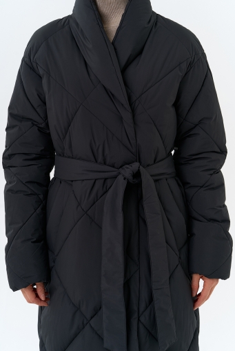 Миниатюра фотографии Женский пуховик с воротником шаль