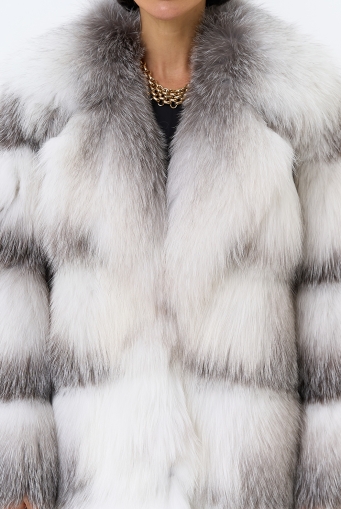 Миниатюра фотографии Шуба из белой лисы