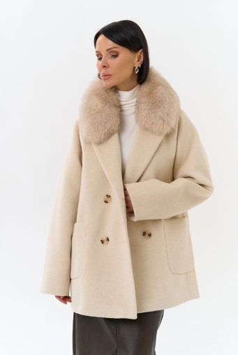 Миниатюра фотографии Женское утепленное пальто с отделкой из меха песца