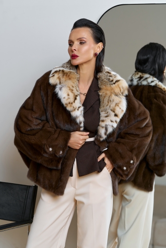 Миниатюра фотографии Куртка из меха норки с английским воротником из меха рыси