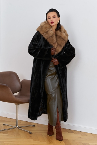 Превью изображения Шуба из меха норки с капюшоном из меха куницы Миниатюра фотографии Шуба из меха норки с капюшоном из меха куницы