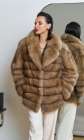 Миниатюра фотографии Женская шуба из куницы с английским воротником