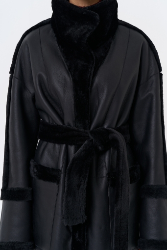 Миниатюра фотографии Женская двухсторонняя дубленка с воротником стойкой