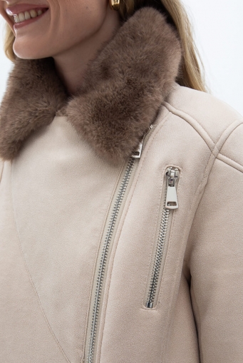 Миниатюра фотографии Женская дубленка из эко кожи с отделкой из эко меха