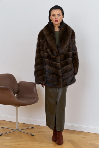 Миниатюра фотографии Женская шуба из соболя с воротником шаль