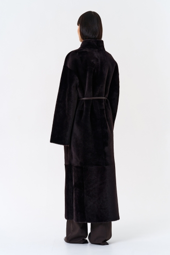 Миниатюра фотографии Женская двухсторонняя дубленка с декоративным поясом