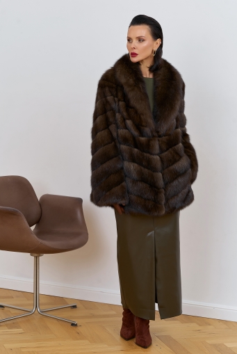 Миниатюра фотографии Женская шуба из соболя с воротником шаль