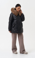 Миниатюра фотографии Женский кожаный пуховик с капюшоном